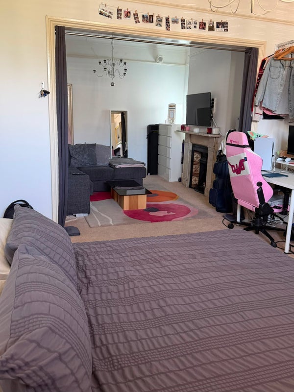 Room Heathwood Gardens in Greater London