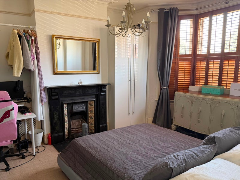 Room Heathwood Gardens in Greater London