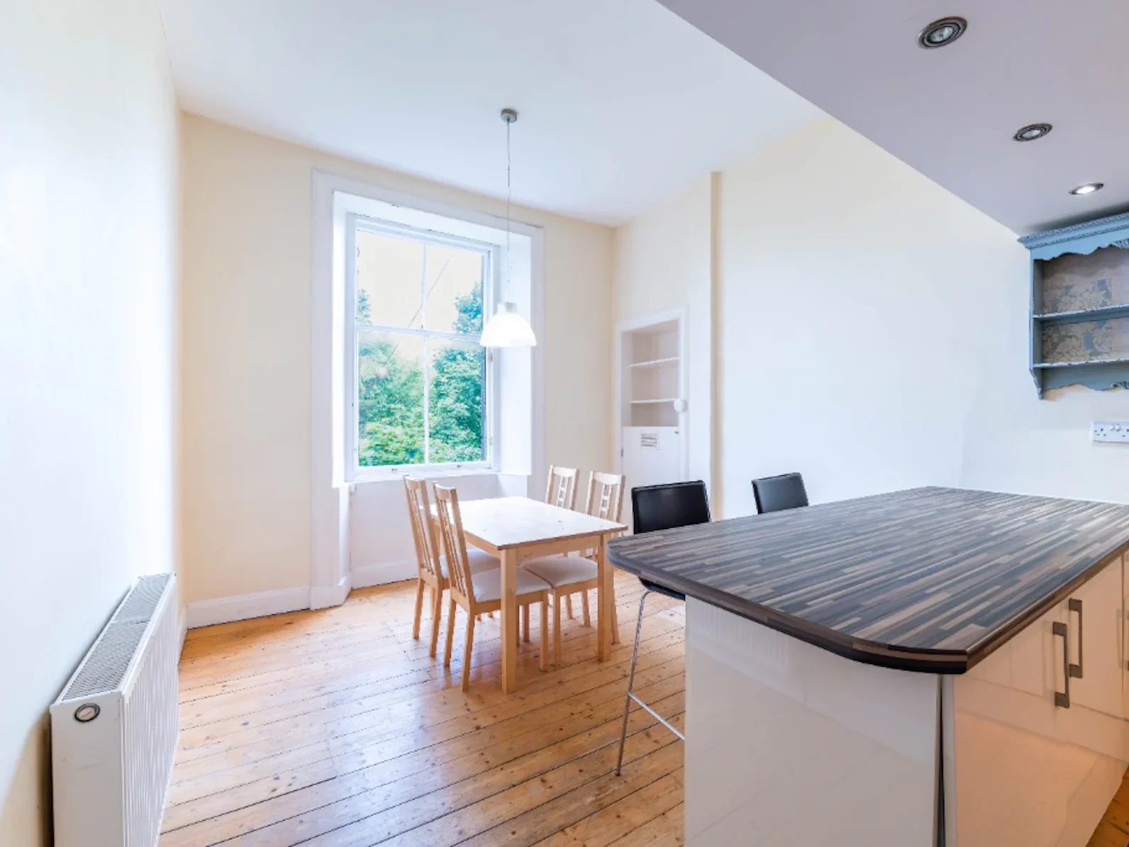 Flat Morningside Road in City of Edinburgh