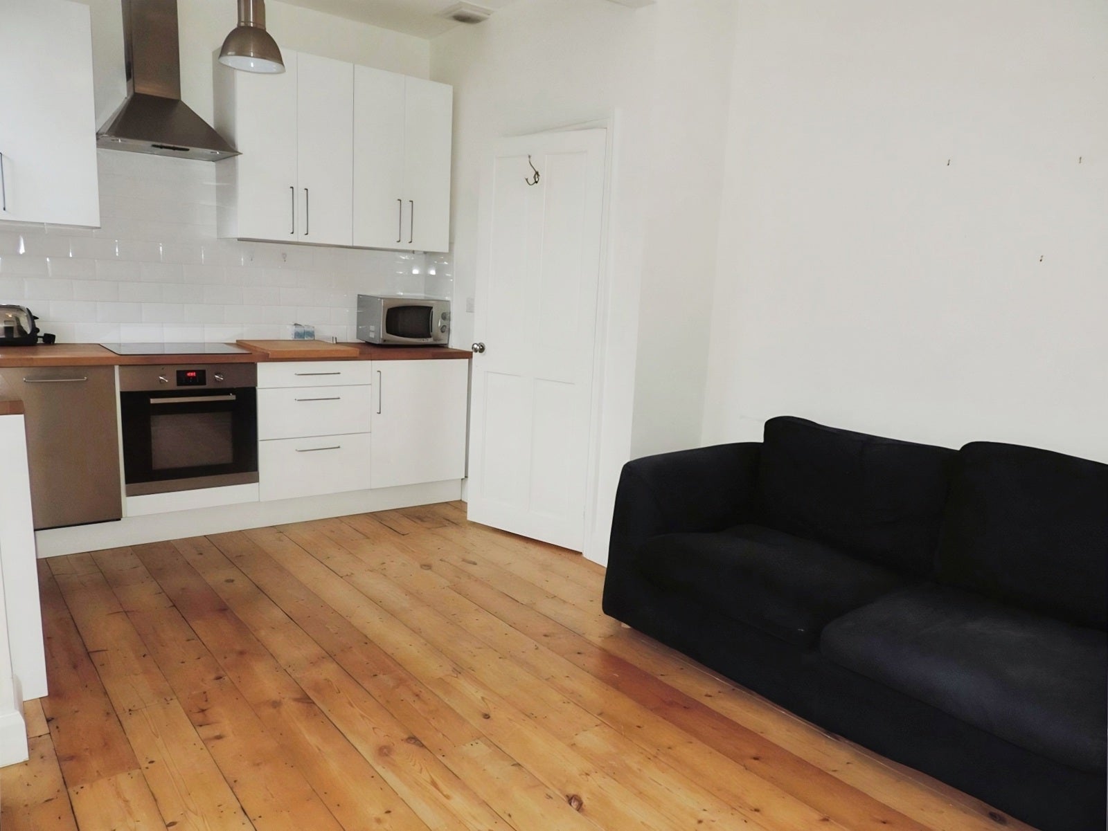 Flat Tooley Street in Greater London