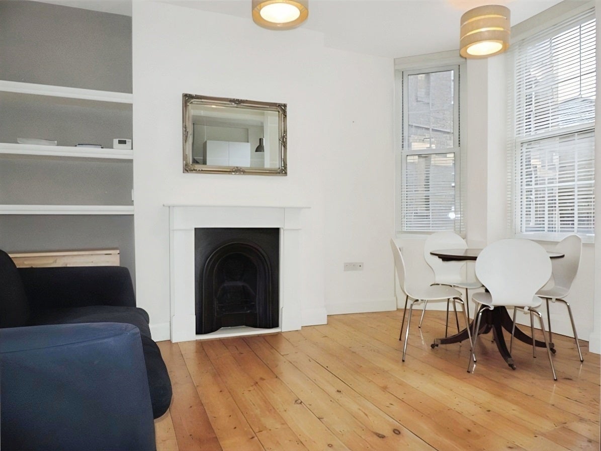Flat Tooley Street in Greater London