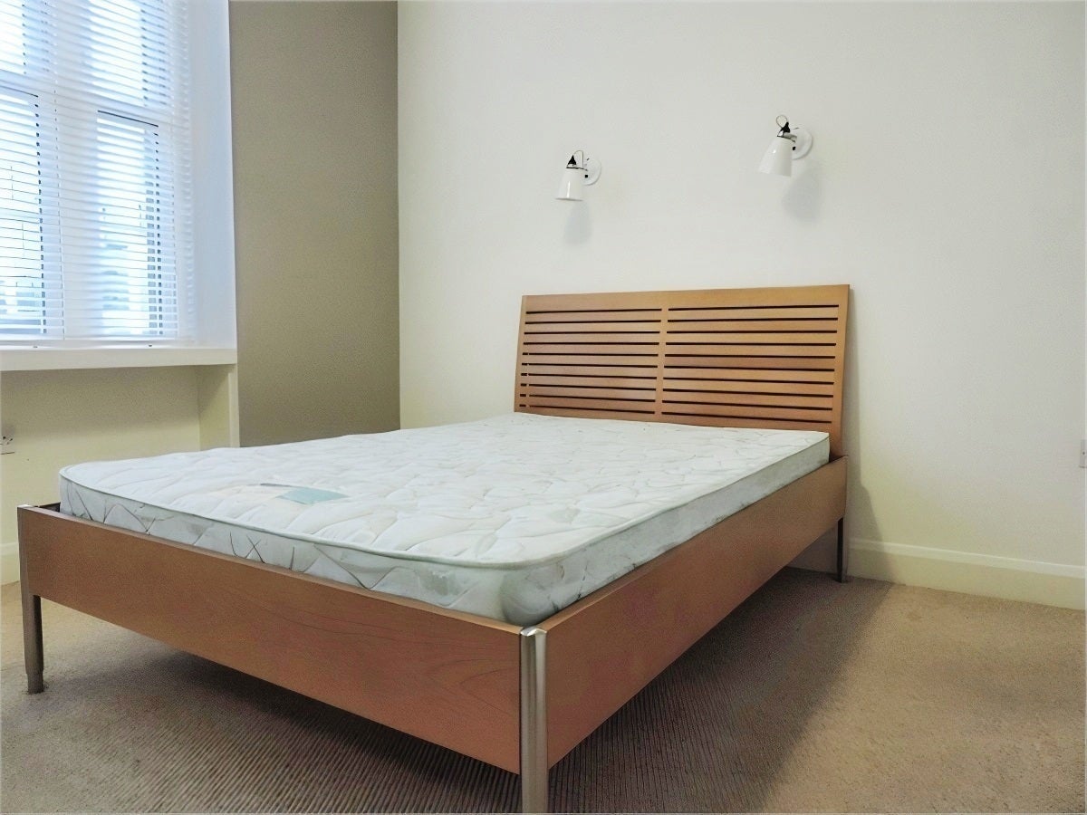 Flat Tooley Street in Greater London