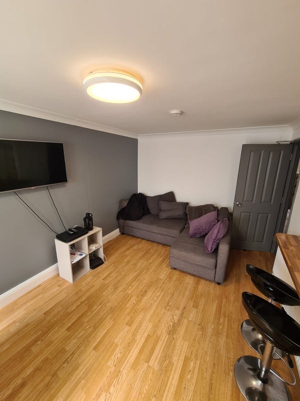 House Clayburn Circle in Basildon
