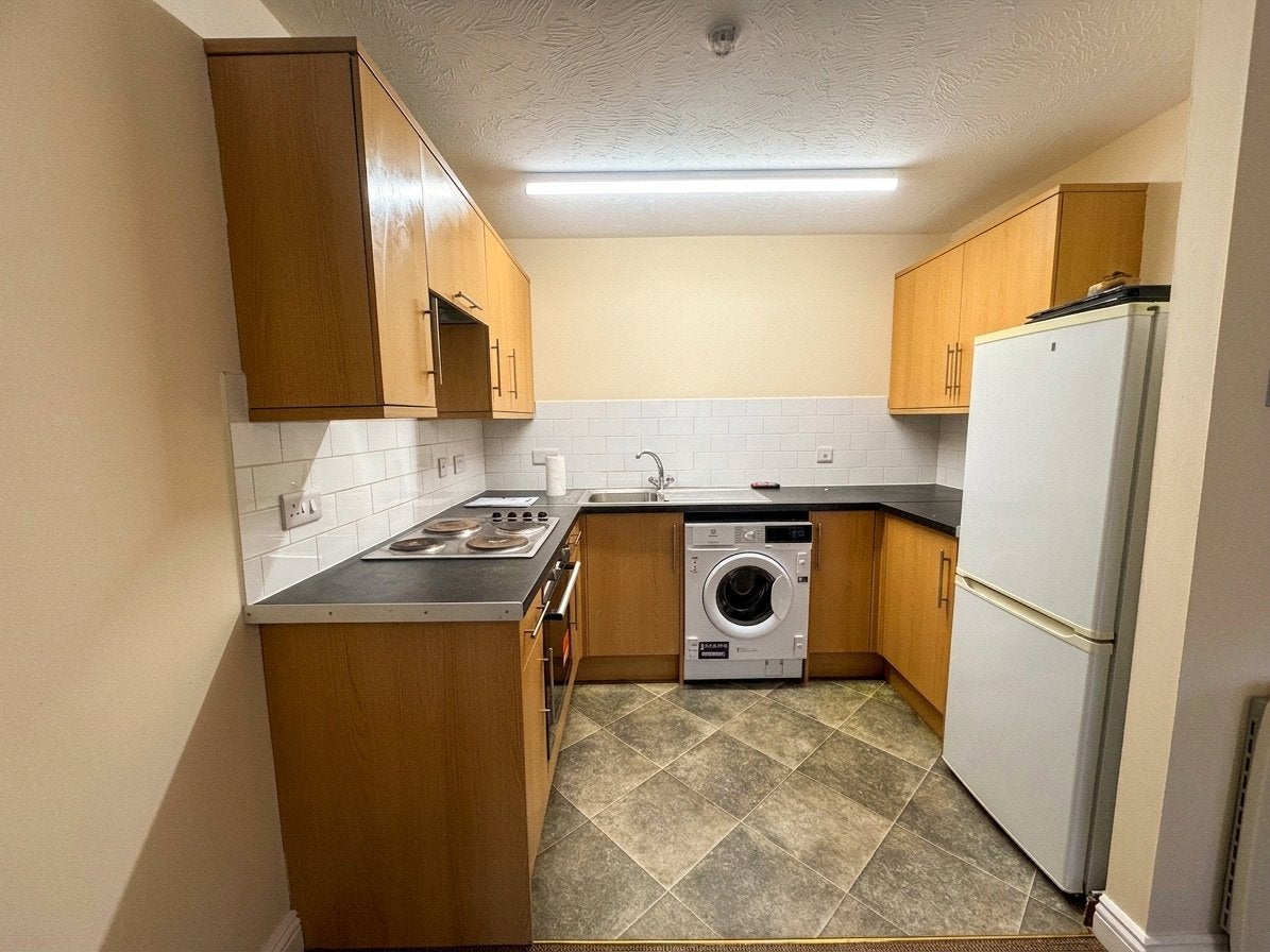 Flat Simmonds Street in Reading