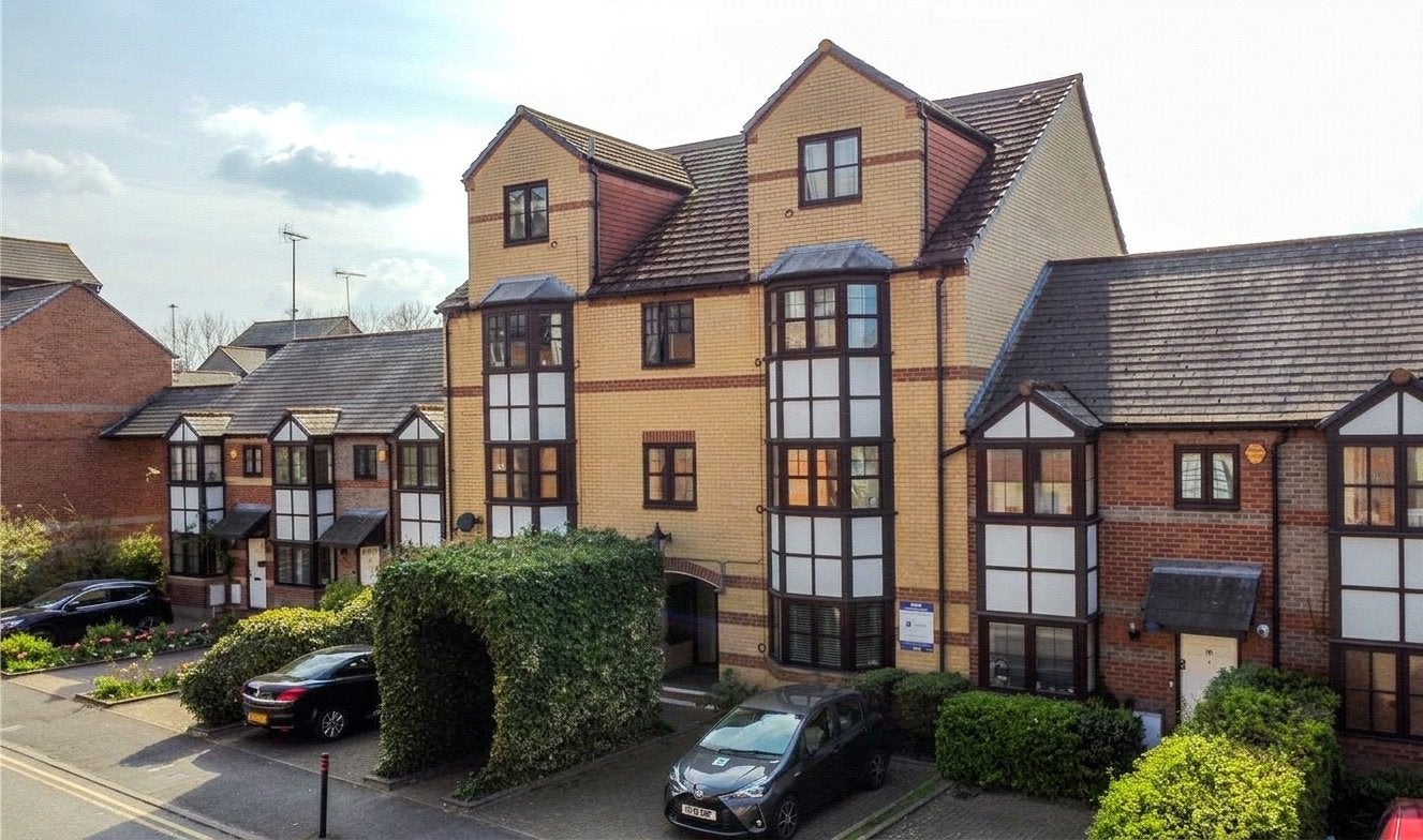 Flat Simmonds Street in Reading