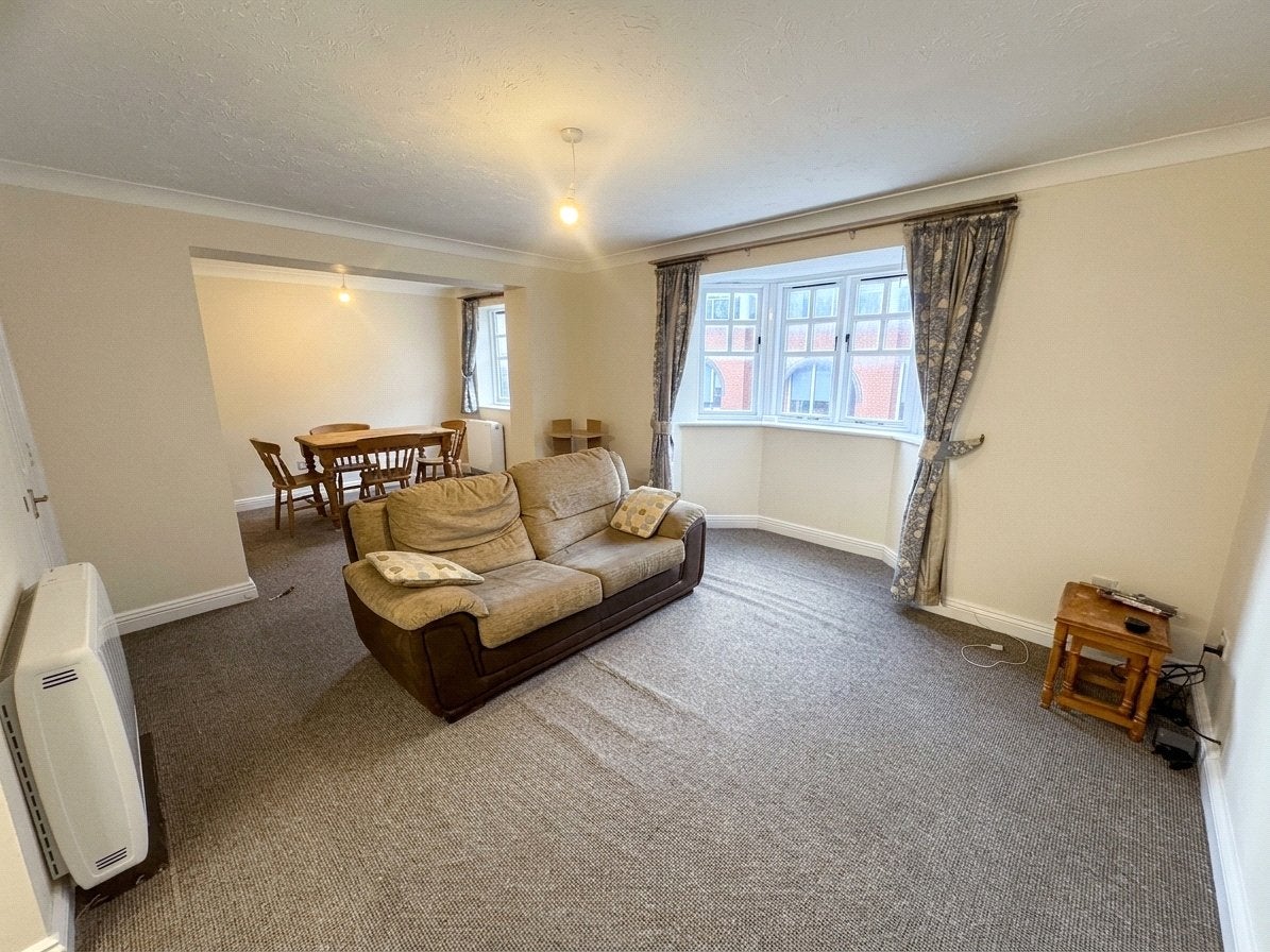 Flat Simmonds Street in Reading