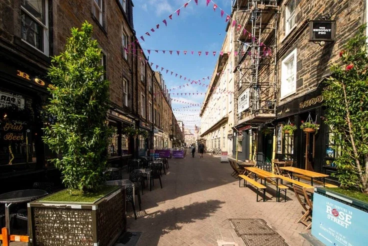 Flat Rose Street South Lane in City of Edinburgh