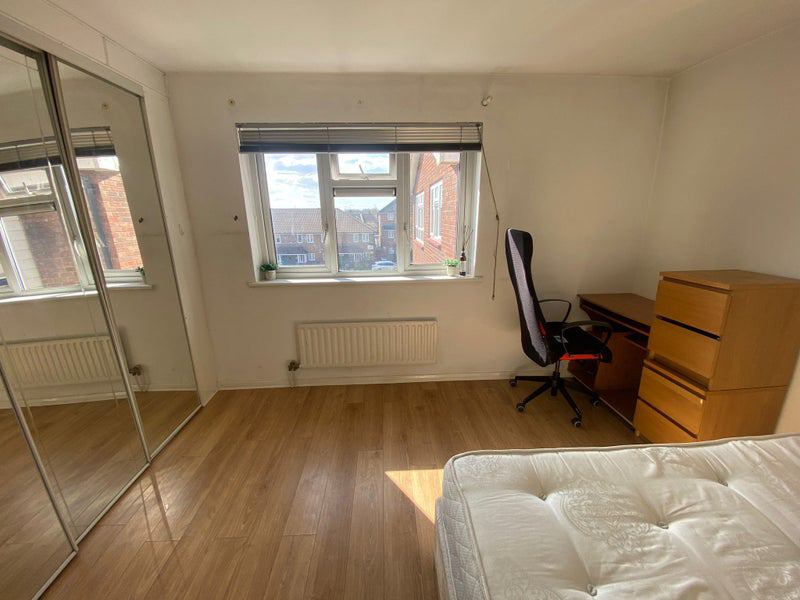 Room Arkley Road in Greater London