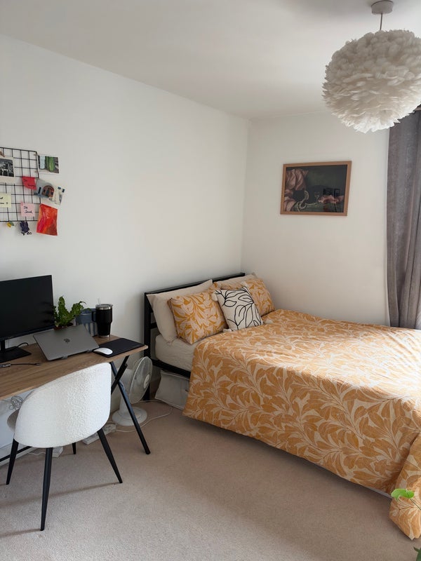 Flat Booth Road in Greater London