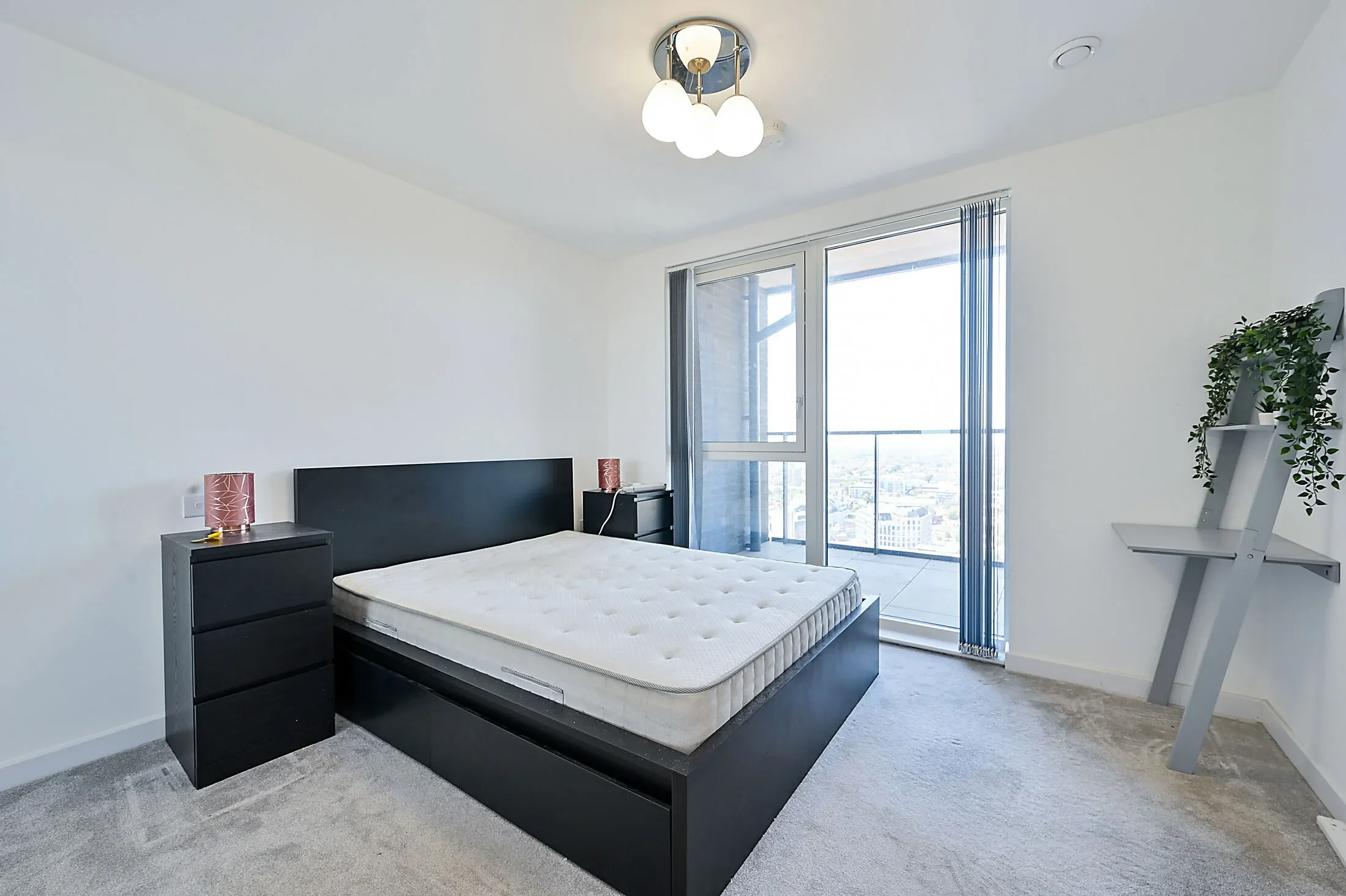 Flat Prince Regent Road in Greater London
