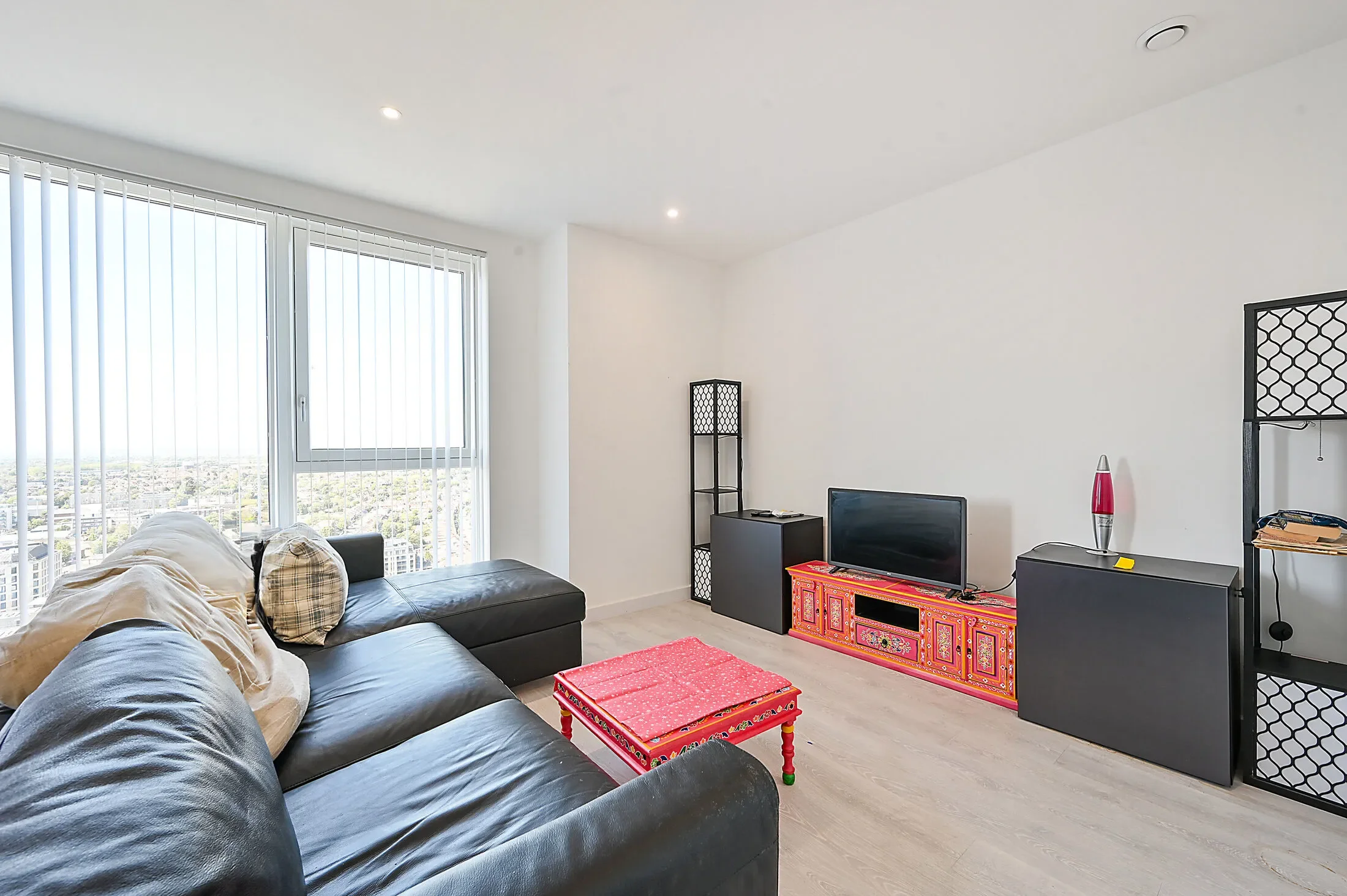 Flat Prince Regent Road in Greater London