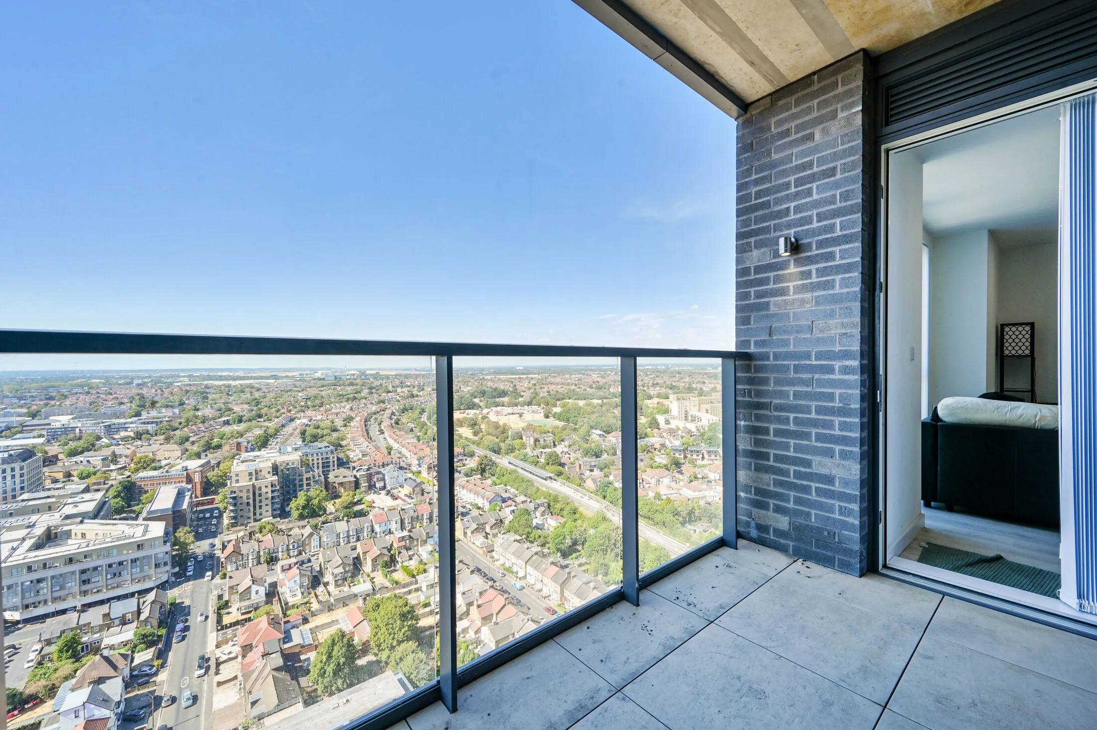 Flat Prince Regent Road in Greater London