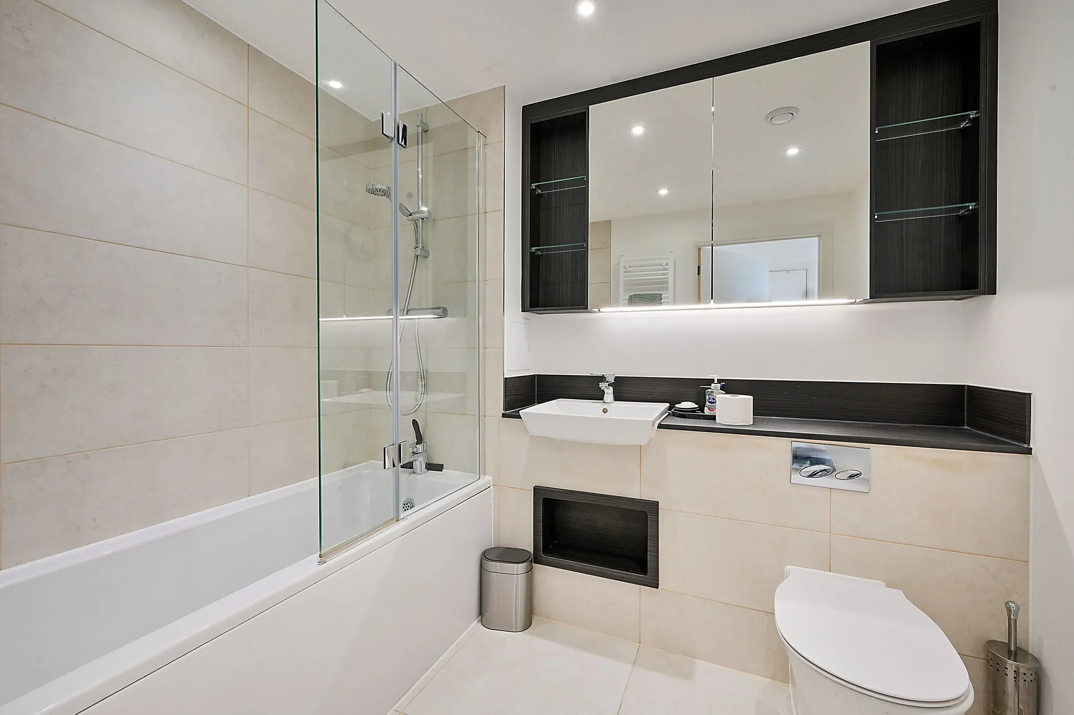 Flat Prince Regent Road in Greater London