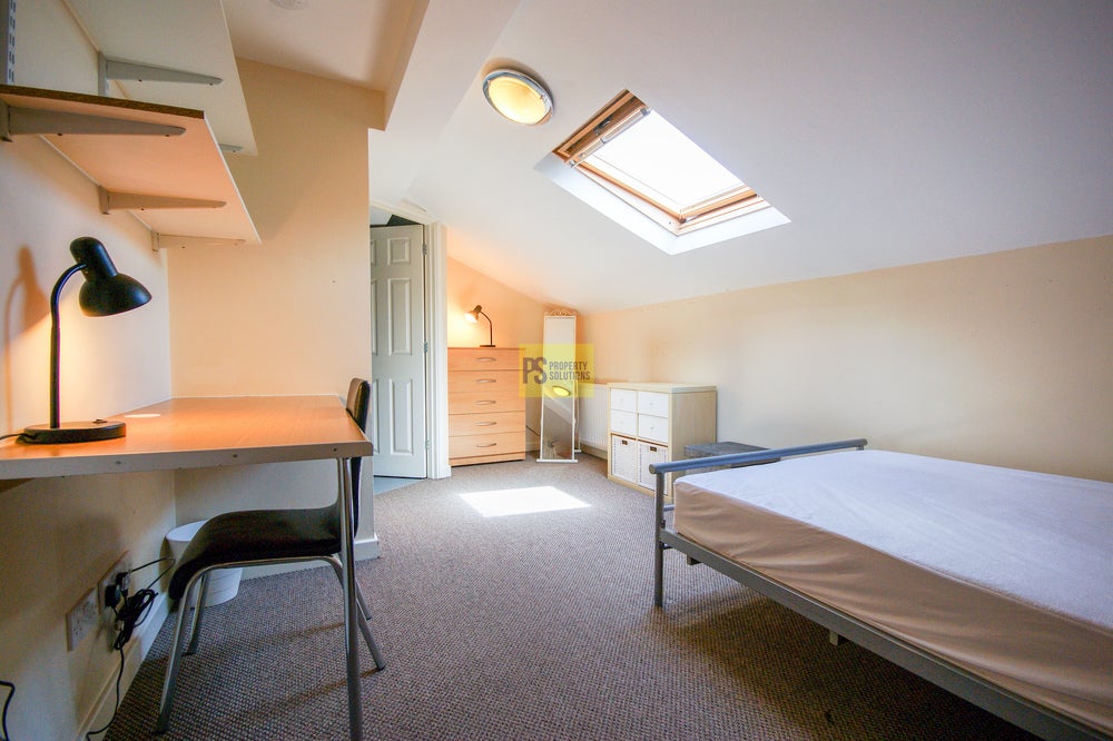 Room Bournbrook Road in Birmingham