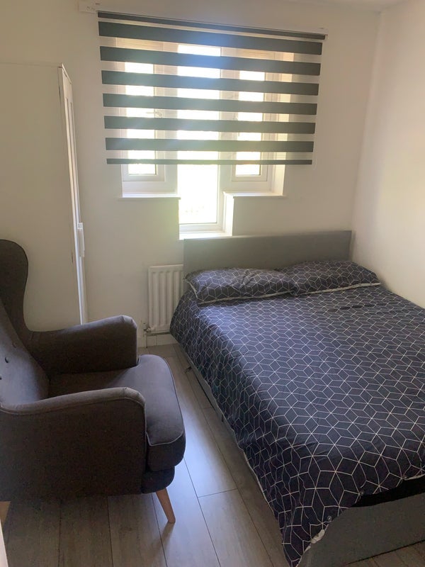 Room Larch Close in Greater London