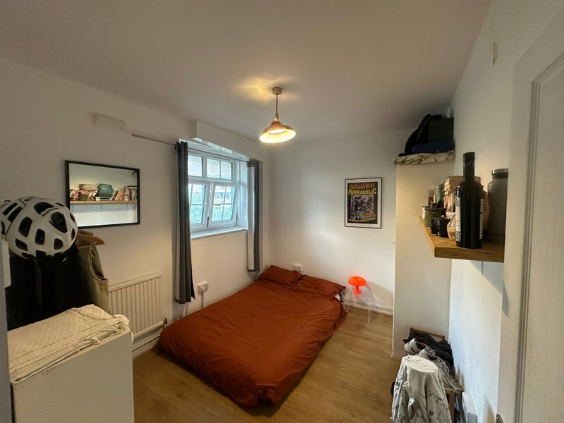 Room Albrighton Road in Greater London