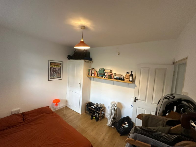 Room Albrighton Road in Greater London