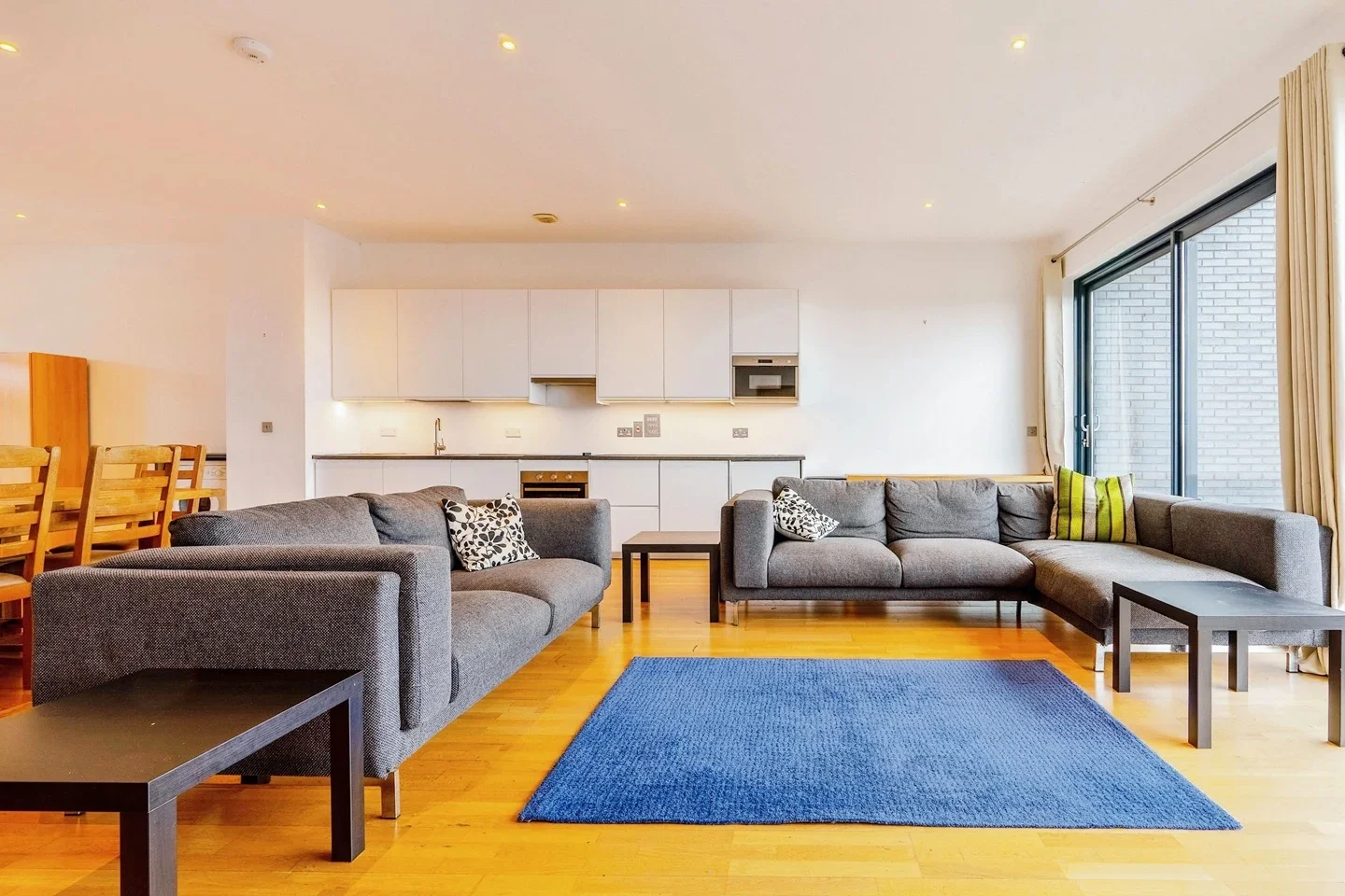 Flat Roach Road in Greater London