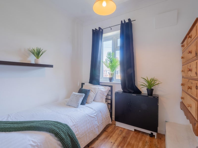 Room Huntingfield Road in Greater London