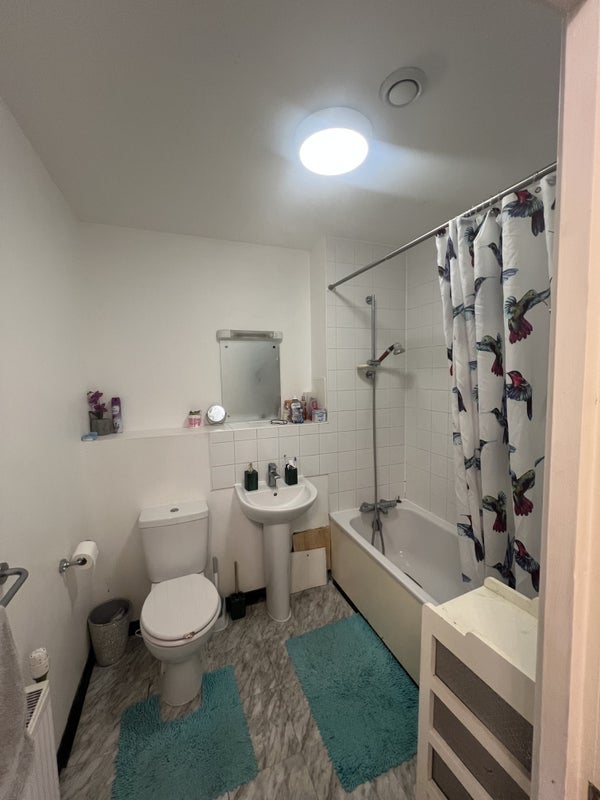 Room Mitcham Road in Greater London