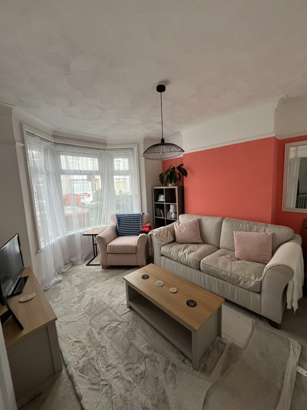 Room Coronation Road in Cardiff