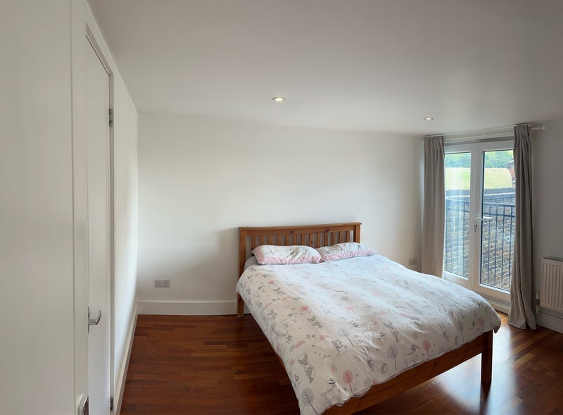 Room Homestall Road in Greater London
