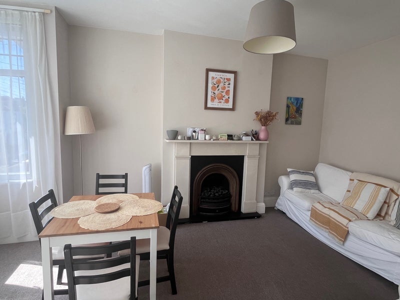 Flat Crabtree Lane in Greater London