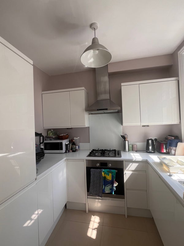 Flat Crabtree Lane in Greater London