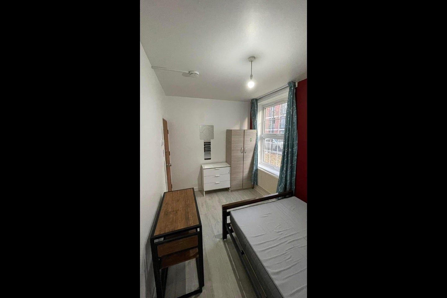 Room Chicksand Street in Greater London