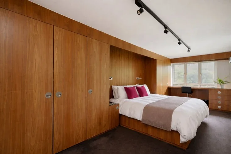 Flat Admiral Walk in City of Westminster