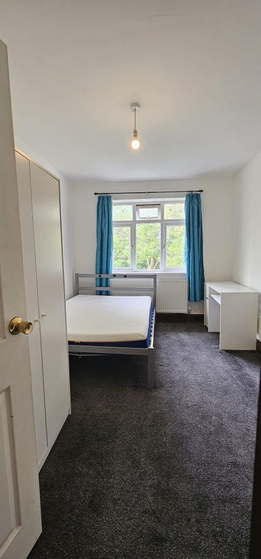 Room Princes Court in Greater London