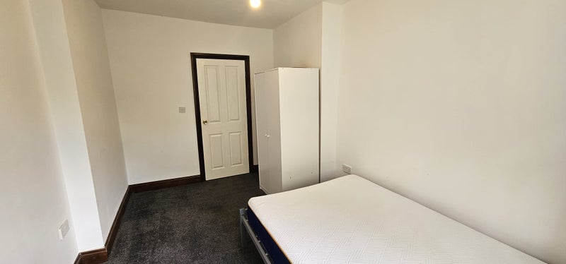 Room Princes Court in Greater London