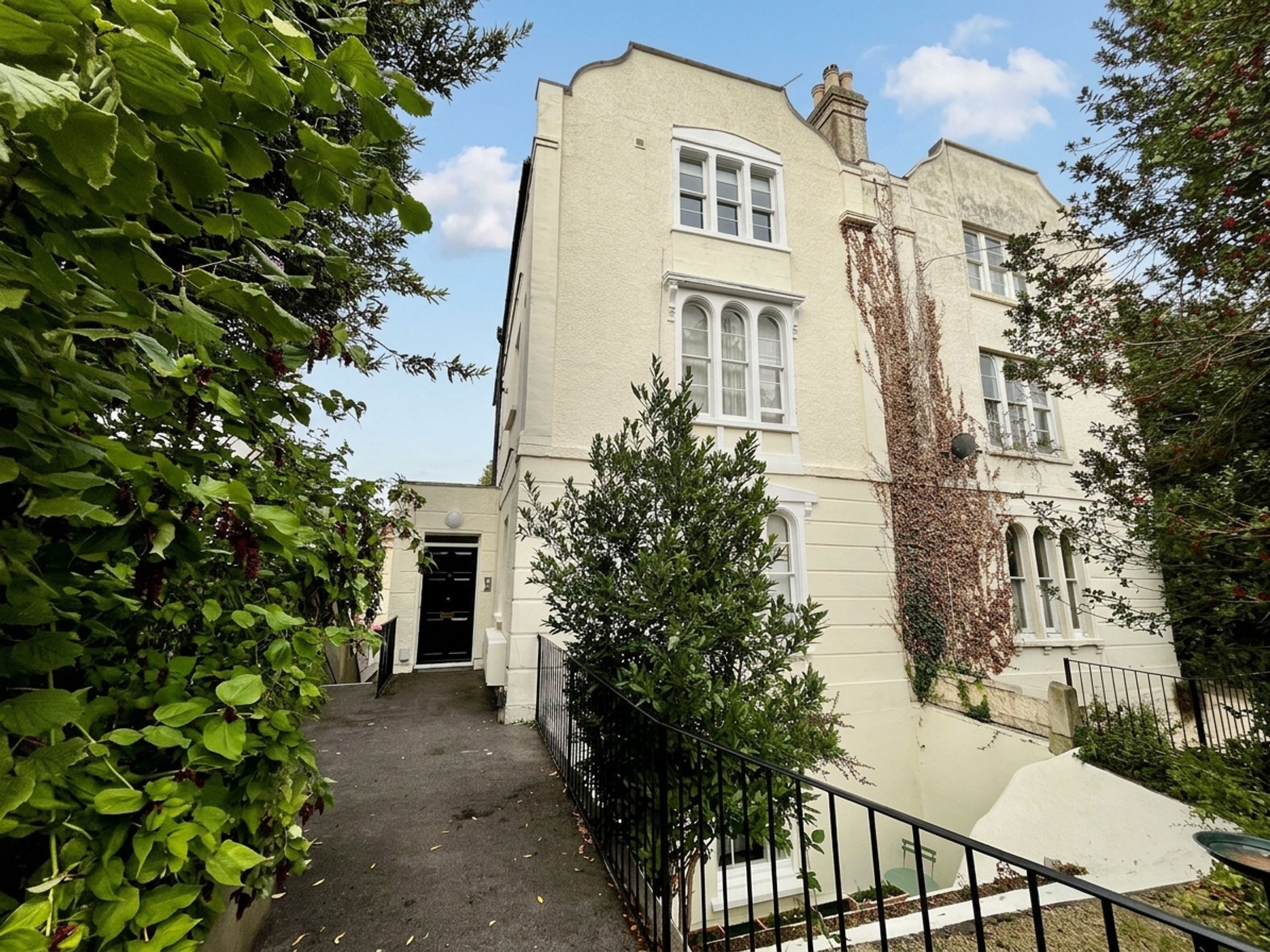 Flat Sydenham Hill in Bristol