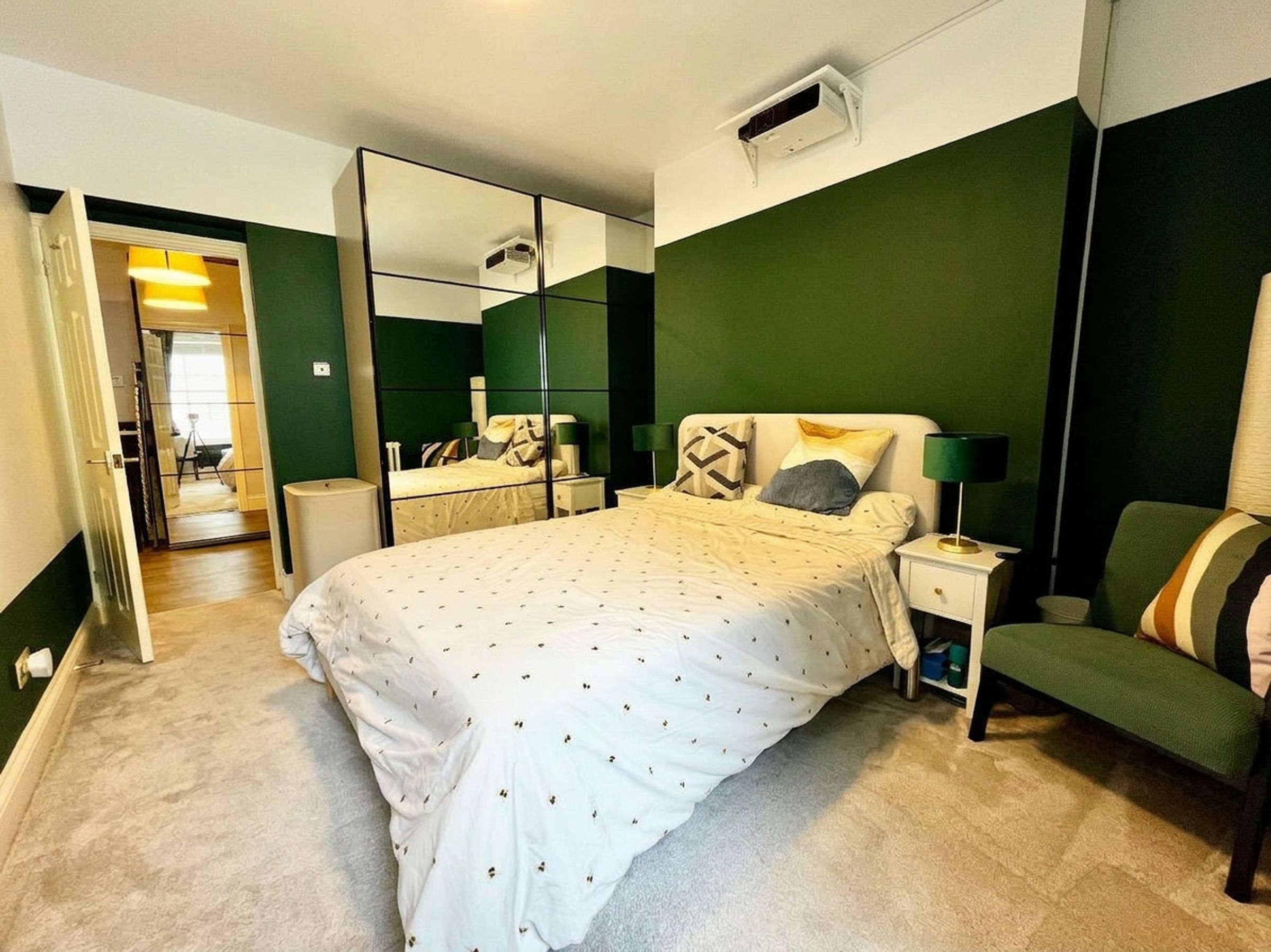 Flat Sydenham Hill in Bristol
