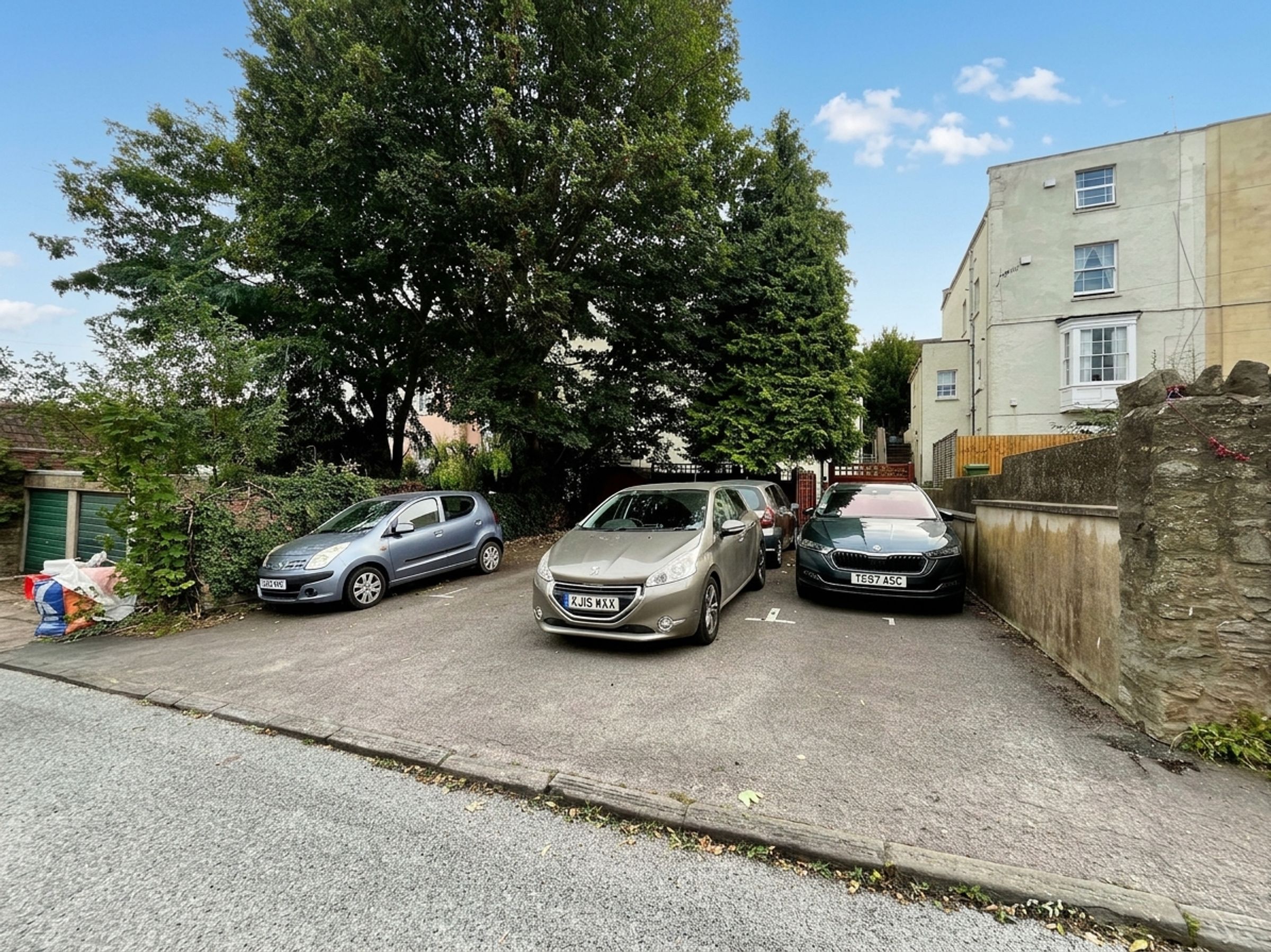 Flat Sydenham Hill in Bristol