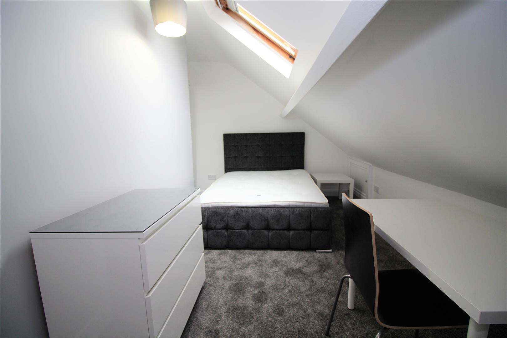 Room Brazil Street in Leicester