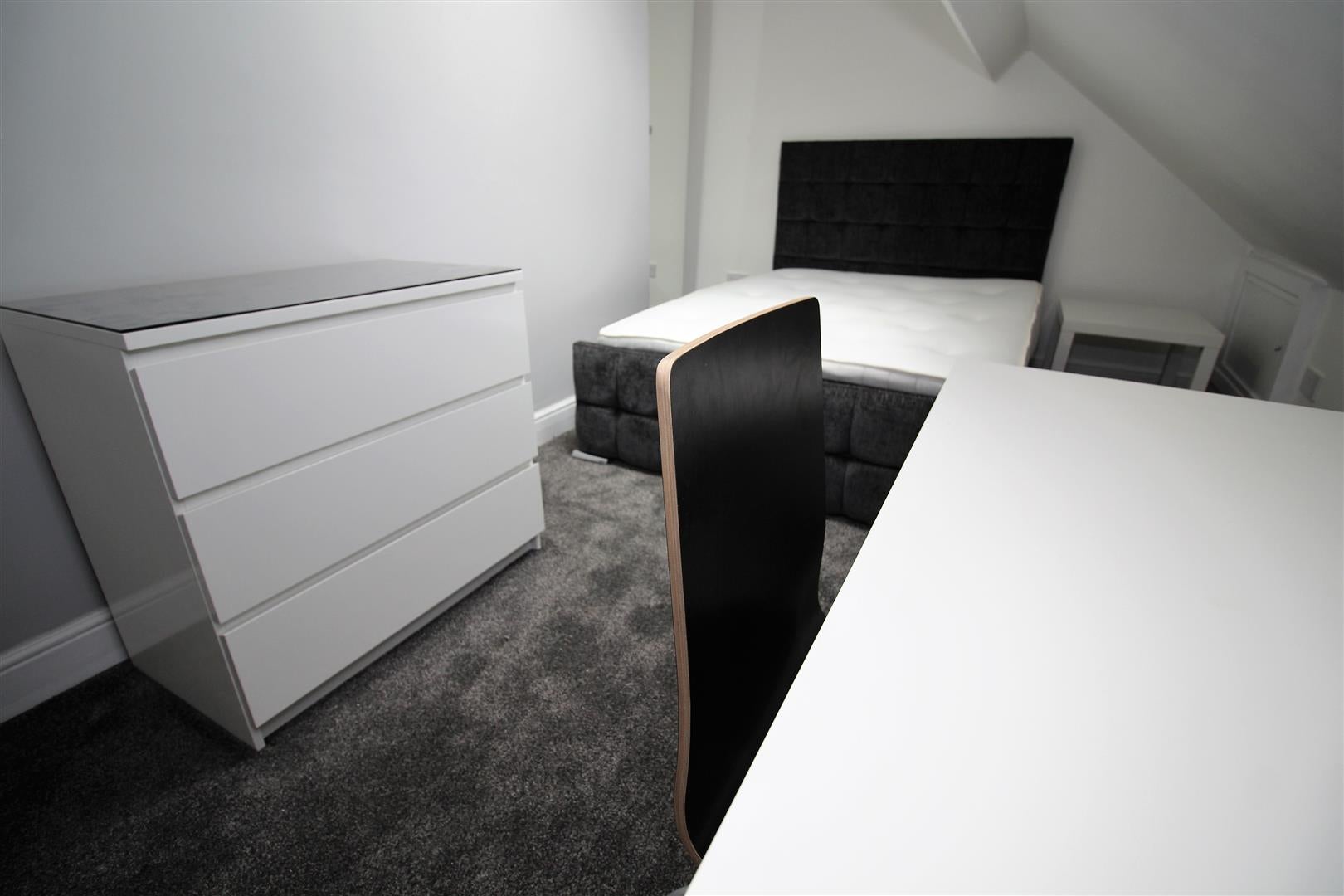 Room Brazil Street in Leicester