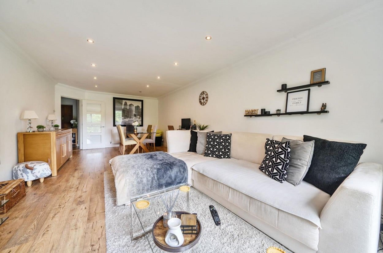 Flat Court Gardens in Surrey Heath
