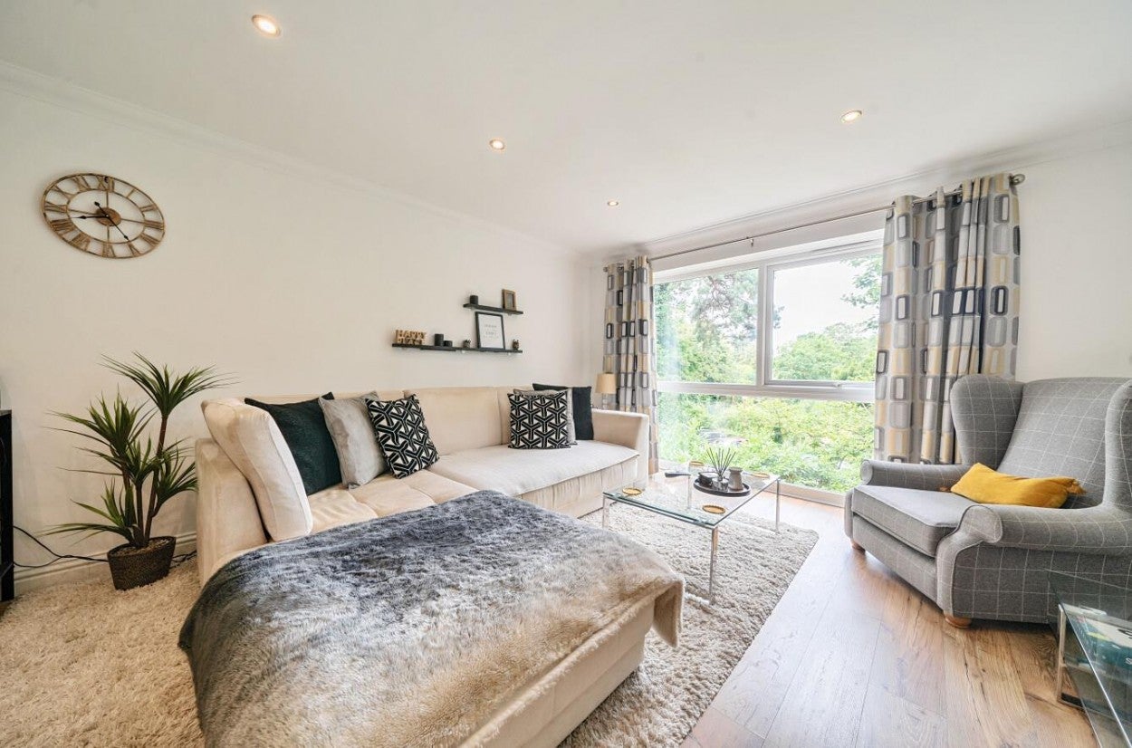 Flat Court Gardens in Surrey Heath