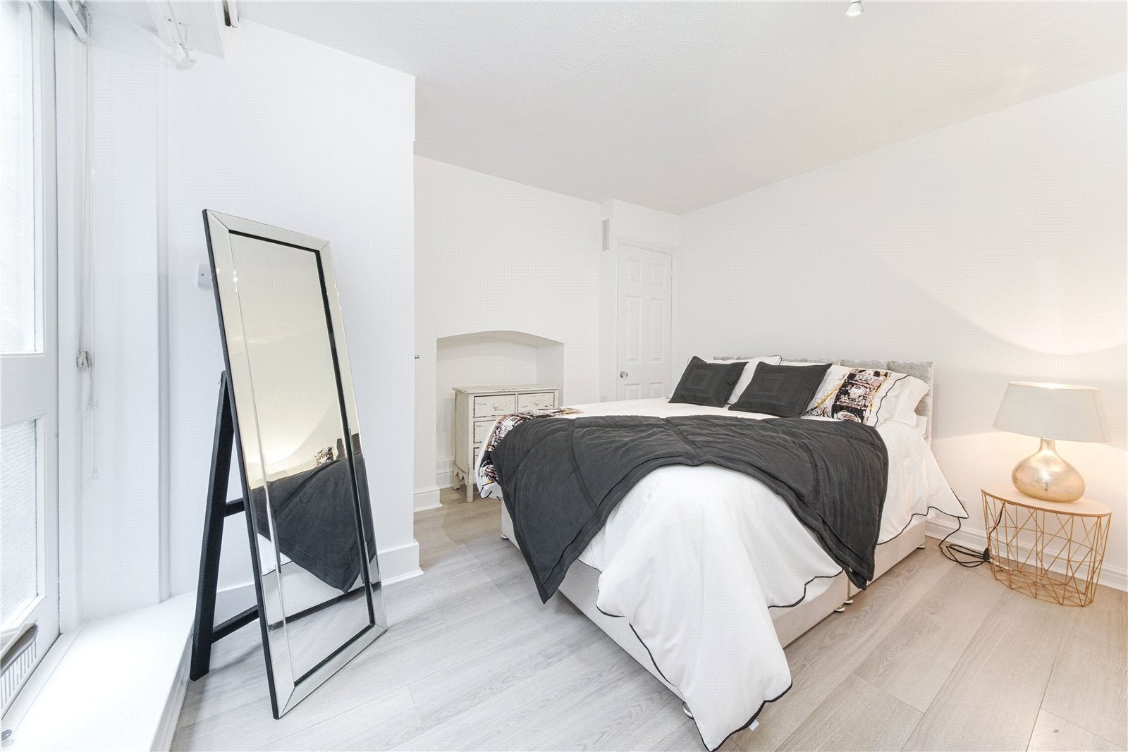 Flat Canonbury Road in Greater London