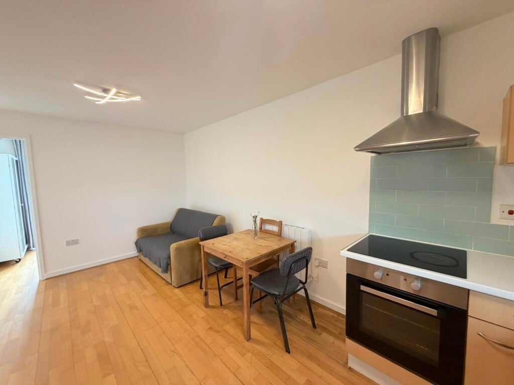 Flat Kennet Walk in Reading