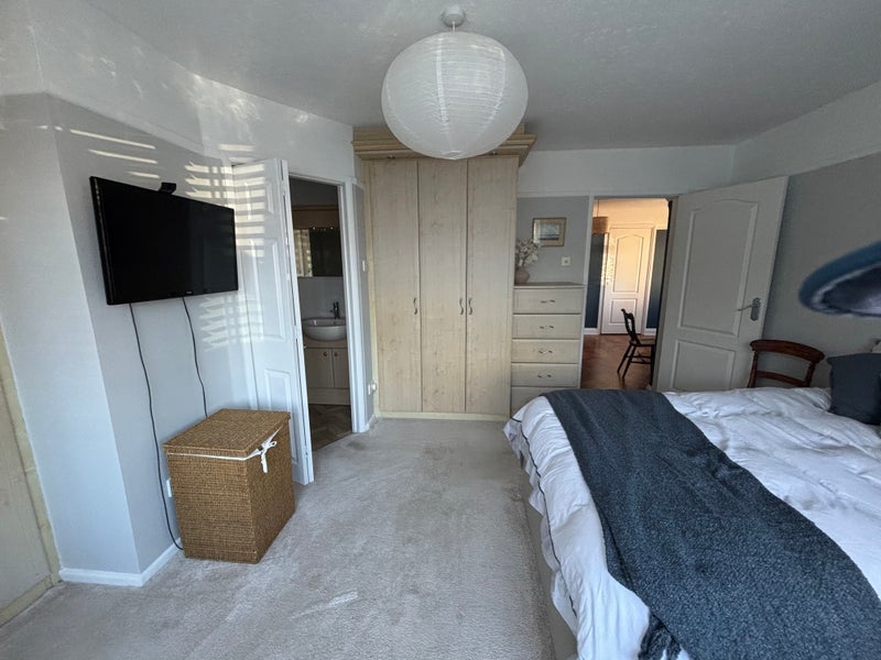 Room Winifred Road in Poole