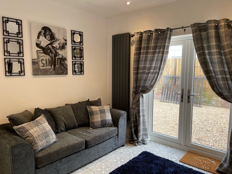 Room Universal Street in Cardiff