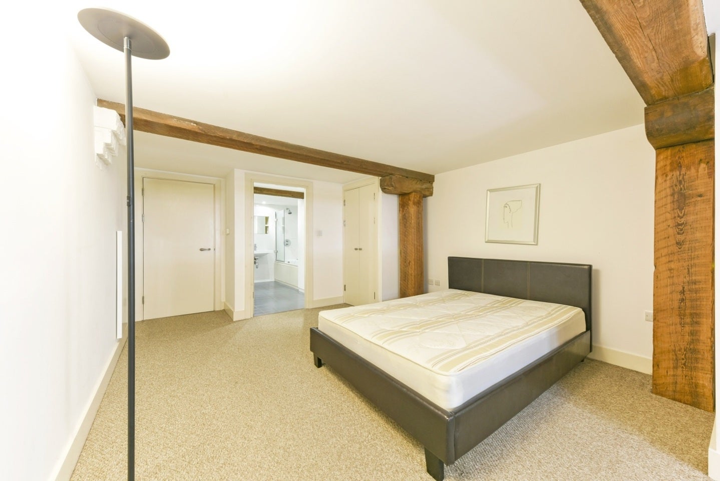 Flat Rotherhithe Street in Greater London