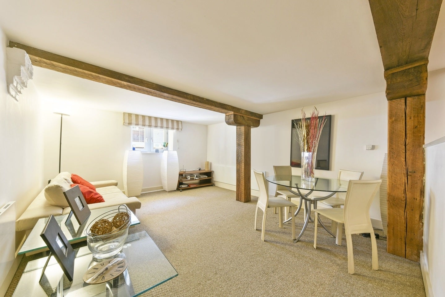 Flat Rotherhithe Street in Greater London