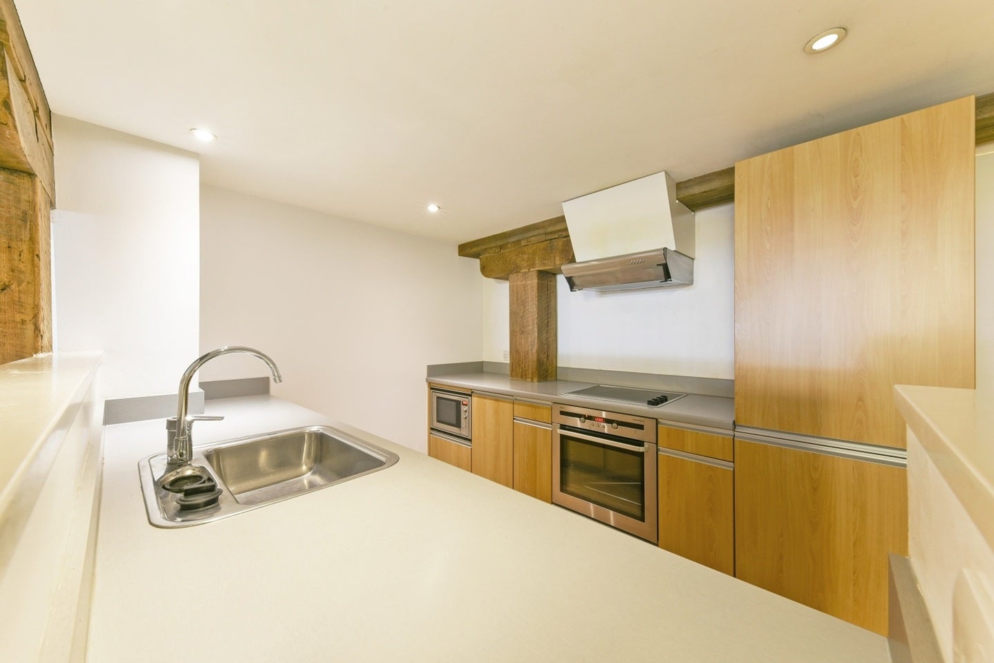 Flat Rotherhithe Street in Greater London