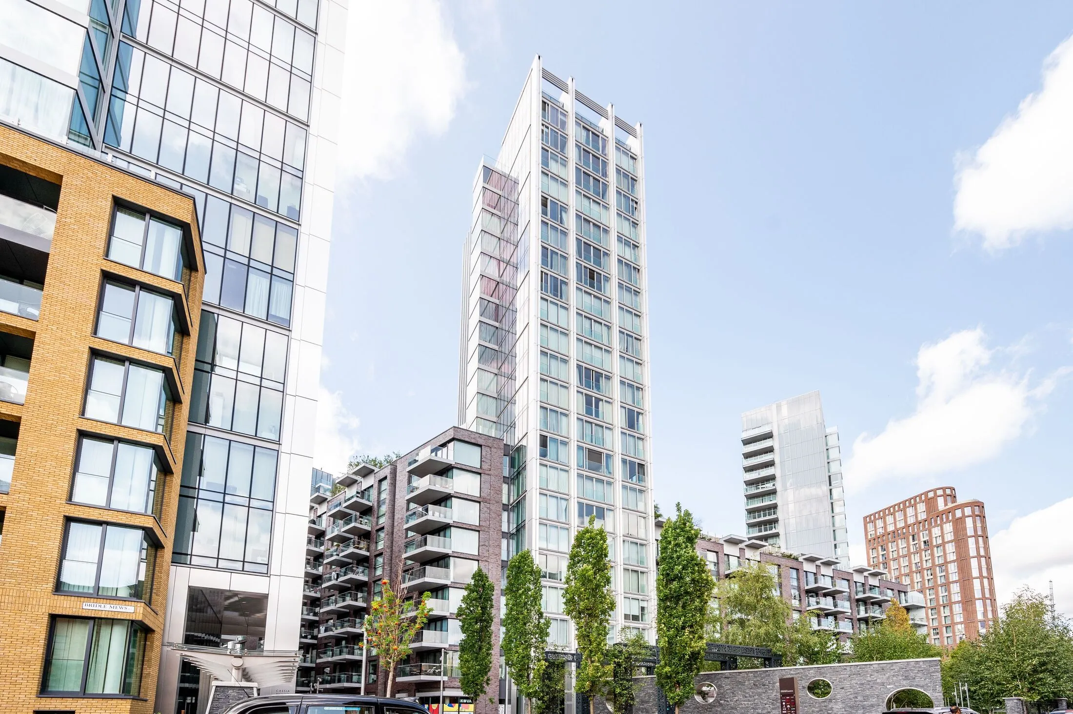 Flat Piazza Walk in Greater London