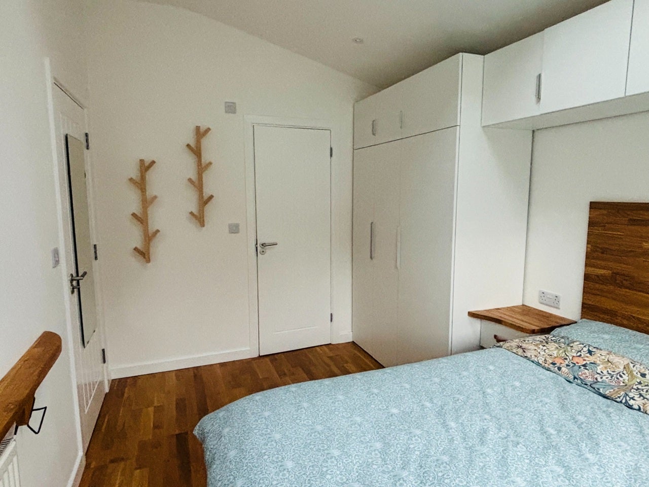 Room Prince Charles Avenue in Derby