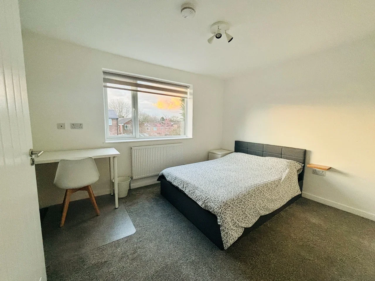 Room Prince Charles Avenue in Derby