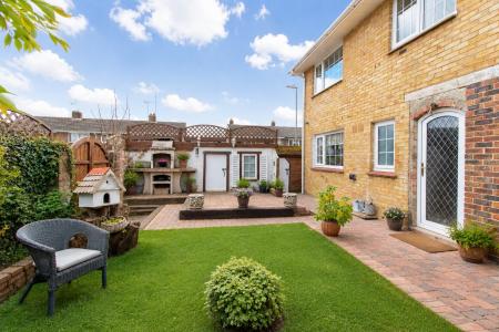 House Passfield Walk in Havant